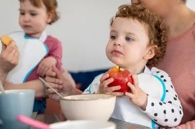 What fruit should not give to the children to eat?