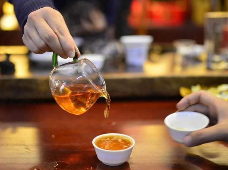 What are the health benefits of drinking tea?
