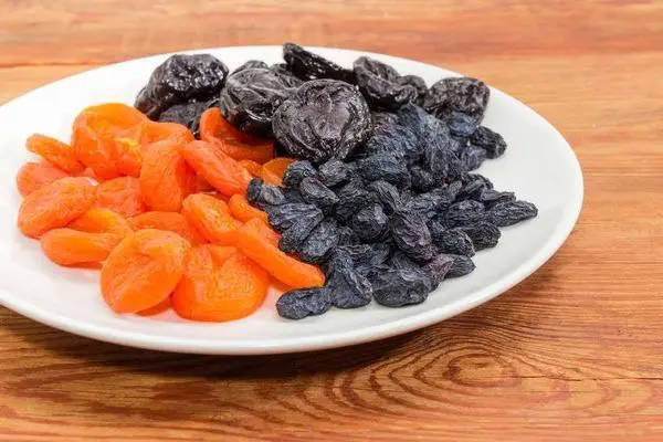 Eat a handful of raisins before going to bed