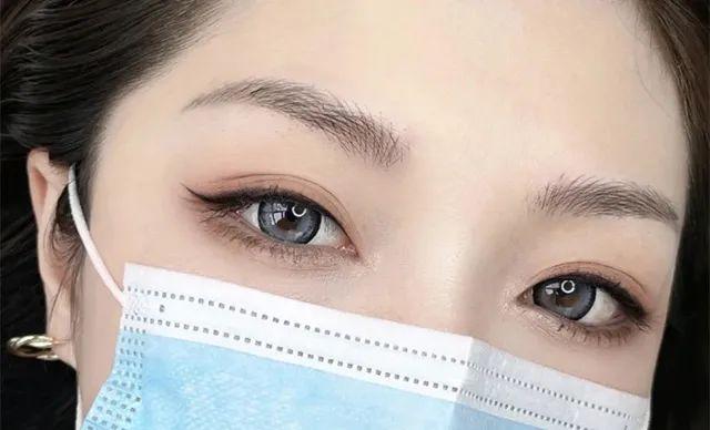 What is the correct procedure for eyebrow tattooing?