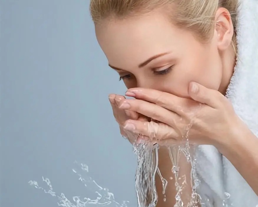 2. After acne, wash your face frequently to clean your skin: 