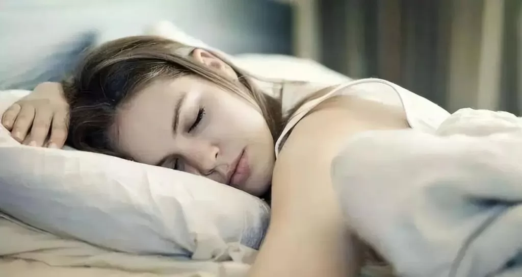  Unhealthy curled up to sleep: