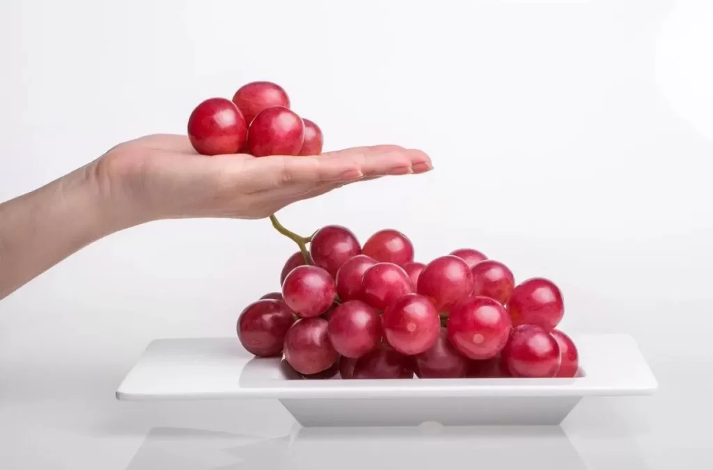 5 benefits of eating grapes at night 