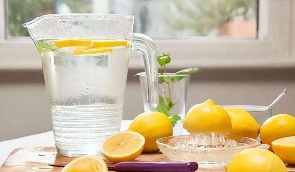   What is the healthiest way to make lemonade?