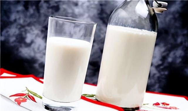 What is suitable for drinking soy milk or milk? 
